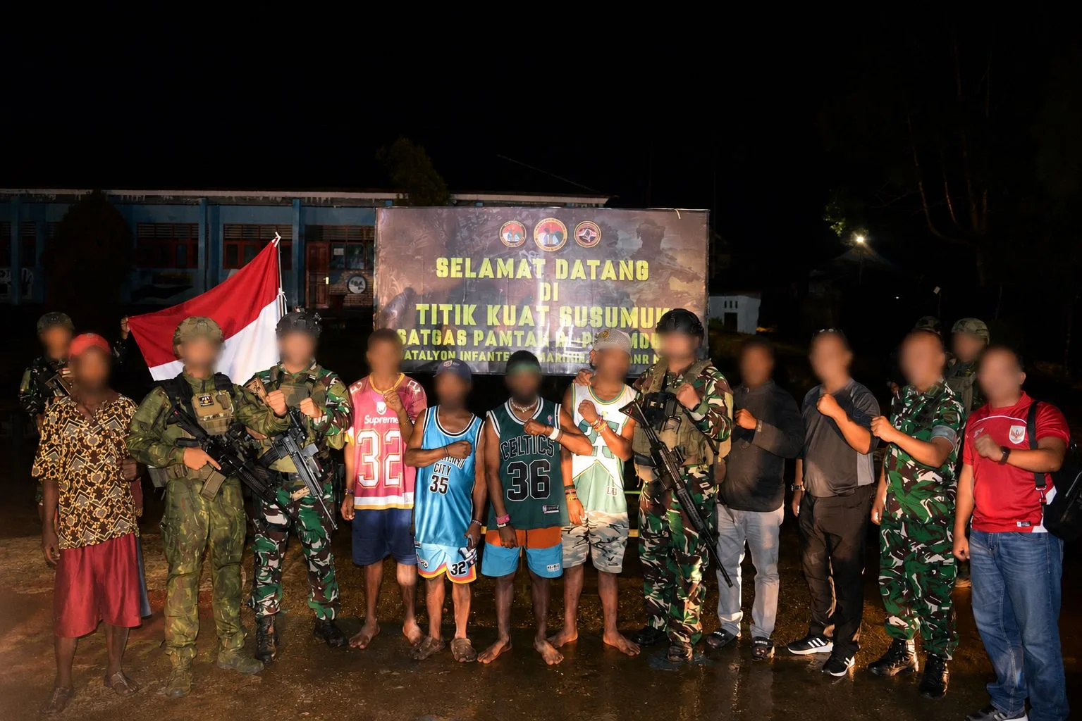PATAHKAN PROPAGANDA "DARURAT KEMANUSIAAN": EMPAT ANGGOTA OPM SORONG RAYA JUSTRU MENYERAHKAN DIRI KARENA HUMANISNYA TNI-POLRI