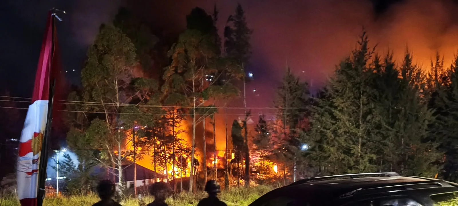 Rombongan Bupati Puncak Diserang Massa Pasca Penyaluran Dana Desa di Ilaga!